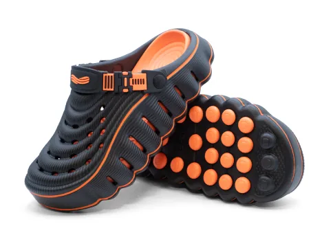 RESTORE Clogs in Black Ember